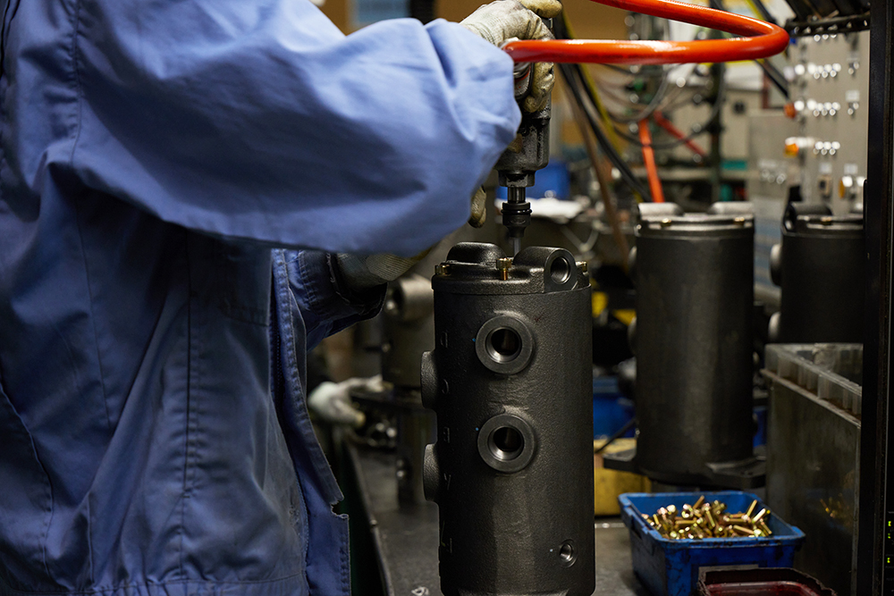 Assembling a body and shaft, and conducting a rotary torque test and leak test (using a leak tester)